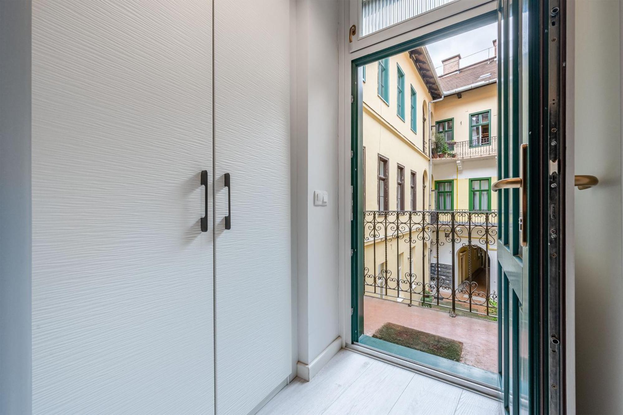 District 6Th Sense Apartment Budapeste Exterior foto